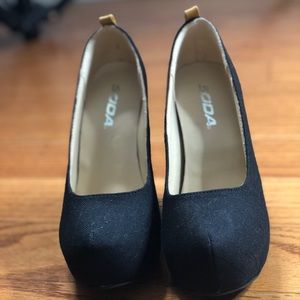 Black Linen Texture Wedge Heels